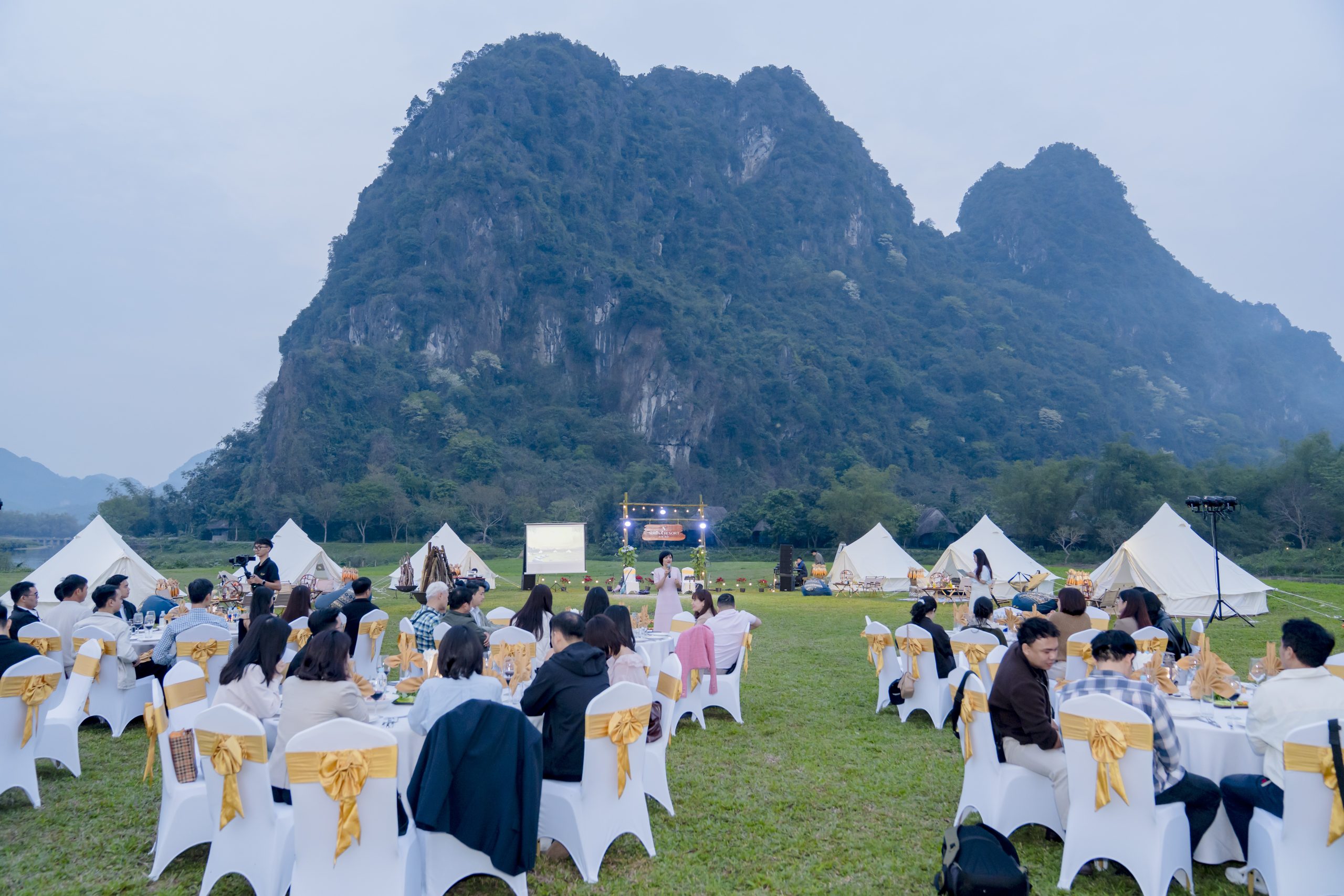 Gala Dinner bên sông Bôi, lưu giữ những khoảnh khắc gắn kết đáng nhớ