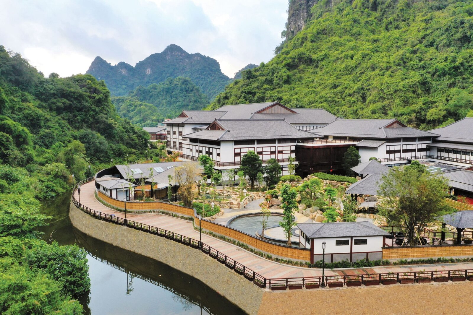 Hilton Quang Hanh Onsen Resort với không gian đậm hơi thở Nhật Bản