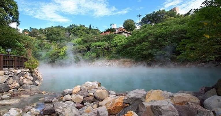 Suối khoáng nóng là một trong những trải nghiệm đặc trưng gắn với du lịch Kim Bôi